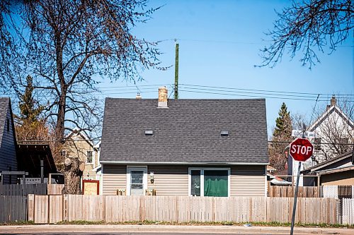 MIKAELA MACKENZIE / FREE PRESS

Houses on Logan Avenue in Winnipeg on Tuesday, April 23, 2024. More than half of Manitoba and Saskatchewan respondents to an RBC poll say inflation is eroding their ability to save for a home. 


For Gabby story.