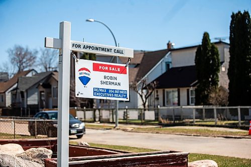 MIKAELA MACKENZIE / FREE PRESS

A for sale sign in the Weston neighbourhood in Winnipeg on Tuesday, April 23, 2024. More than half of Manitoba and Saskatchewan respondents to an RBC poll say inflation is eroding their ability to save for a home. 


For Gabby story.