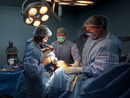 Surgeon Eric Bohm (left) Dr Jon March (center) and Dr Jason Crosby (right) lwork on replacing a knee while Nicaraguan surgical nurses watch with interest. Phil Hossack / Winnipeg Free Press October 25, 2012