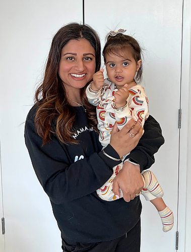 GABRIELLE PICHE / FREE PRESS

15-month-old Jind shows off her &#x201c;open-close&#x201d; hand abilities while in her mother Romie Dhaliwal&#x2019;s arms after a Lullaland class.