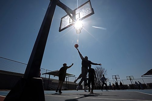 Students from Crocus Plains Regional Secondary School play basketball on their lunch break at the Jumpstart Multi Sport Court on Maryland Avenue on a sunny and warm Wednesday. (Tim Smith/The Brandon Sun)