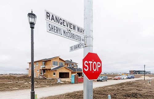 MIKE DEAL / FREE PRESS
Street signs in Waverley West of a new underdevelopment neighbourhood that have both Sheryl McCorrister Way and Rangeview Way on them.
240429 - Monday, April 29, 2024.