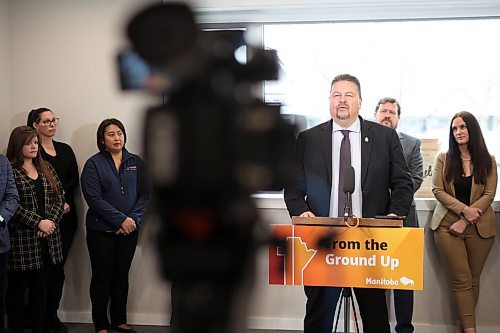 29042024
Provincial Municipal and Northern Relations Minister Ian Bushie announces a new community development program at the Brandon Neighbourhood Renewal Corporation on Monday.
(Tim Smith/The Brandon Sun)
