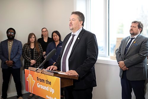 29042024
Provincial Municipal and Northern Relations Minister Ian Bushie announces a new community development program at the Brandon Neighbourhood Renewal Corporation on Monday.
(Tim Smith/The Brandon Sun)
