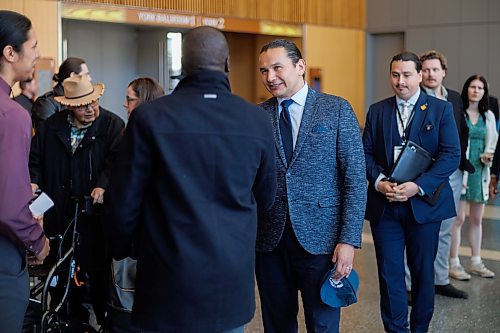 MIKE DEAL / FREE PRESS
Premier Wab Kinew chats with attendees after the opening remarks of Public Safety Summit taking place at the RBC Convention Centre.
240430 - Tuesday, April 30, 2024.