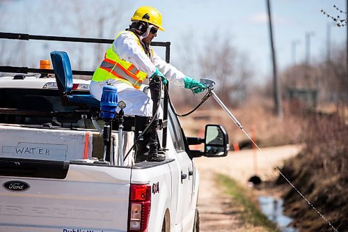 MIKAELA MACKENZIE / FREE PRESS

Ground crews demonstrate spraying a ditch during insect control season on Tuesday, April 30, 2024.  


For Malak story.