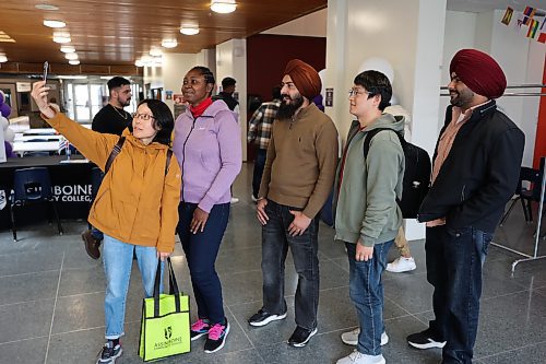 Left: ACC new international students Zanhong Xin from China, Titilope Ajao from Nigeria,  Harpreet Singh from India, Haonan Li from China and Manpreet Singh take selfie during the orientation program on Wednesday.  Photo: Abiola Odutola/The Brandon Sun