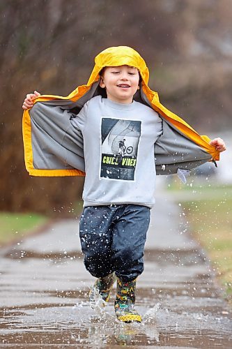 02052024
Four-year-old Kieran MacMillan plays in a puddle outside his home in Minnedosa on a rainy Thursday afternoon. (Tim Smith/The Brandon Sun)