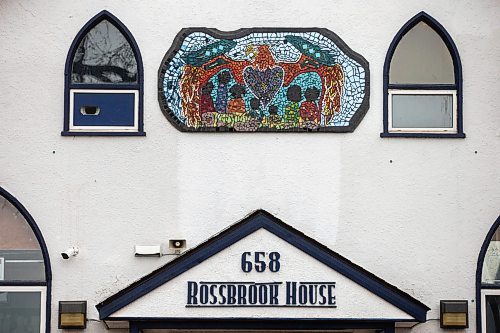 MIKAELA MACKENZIE / FREE PRESS

A new tile mural is unveiled at Rossbrook House on Thursday, May 2, 2024. The children and youth decided on floral designs along with children playing to adorn the tops of two front windows and a soaring eagle embracing seven children to adorn the top of the peak facing Ross Avenue.


Standup.