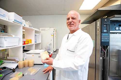 MIKAELA MACKENZIE / FREE PRESS

Steven Theriault, CEO of Cytophage, in their current labs on Friday, May 3, 2024. The bioscience company working in phage therapy is expanding and quadrupling its lab footprint.


For Gabby story.