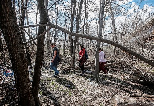 JOHN WOODS / FREE PRESS
Britt Moberg, red, friends, family and the Bear Clan searched near the Red River and Chief Peguis Trail for the remains of her father Earl Morberg who disappeared late December when he wandered away from his home in Winnipeg, Sunday, May 5, 2024.

Reporter: tyler