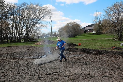 Manon Timshel spreads ashes across the soil of the Souris Glenwood Community Garden. (Photos by Charlotte McConkey/The Brandon Sun)