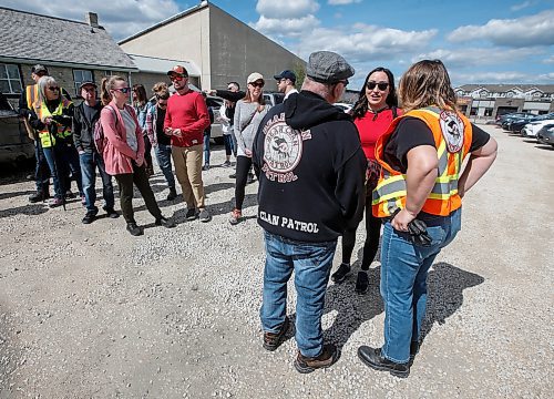 JOHN WOODS / FREE PRESS
Britt Moberg, red, friends, family and the Bear Clan searched near the Red River and Chief Peguis Trail for the remains of her father Earl Morberg who disappeared late December when he wandered away from his home in Winnipeg, Sunday, May 5, 2024.

Reporter: tyler