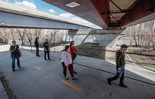 JOHN WOODS / FREE PRESS
Britt Moberg, red, friends, family and the Bear Clan searched near the Red River and Chief Peguis Trail for the remains of her father Earl Morberg who disappeared late December when he wandered away from his home in Winnipeg, Sunday, May 5, 2024.

Reporter: tyler