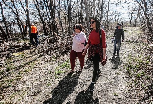 JOHN WOODS / FREE PRESS
Britt Moberg, red, friends, family and the Bear Clan searched near the Red River and Chief Peguis Trail for the remains of her father Earl Morberg who disappeared late December when he wandered away from his home in Winnipeg, Sunday, May 5, 2024.

Reporter: tyler