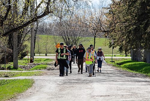 JOHN WOODS / FREE PRESS
Britt Moberg, friends, family and the Bear Clan searched near the Red River and Chief Peguis Trail for the remains of her father Earl Morberg who disappeared late December when he wandered away from his home in Winnipeg, Sunday, May 5, 2024.

Reporter: tyler