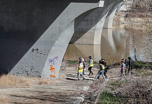 JOHN WOODS / FREE PRESS
Britt Moberg, friends, family and the Bear Clan searched near the Red River and Chief Peguis Trail for the remains of her father Earl Morberg who disappeared late December when he wandered away from his home in Winnipeg, Sunday, May 5, 2024.

Reporter: tyler