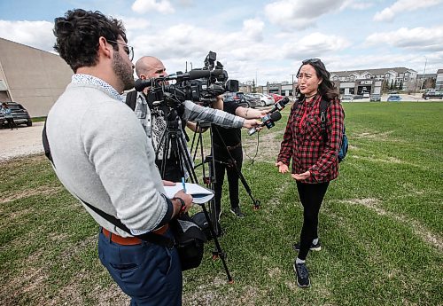 JOHN WOODS / FREE PRESS
Britt Moberg, friends, family and the Bear Clan searched near the Red River and Chief Peguis Trail for the remains of her father Earl Morberg who disappeared late December when he wandered away from his home in Winnipeg, Sunday, May 5, 2024.

Reporter: tyler