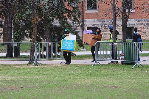 MIKE DEAL / FREE PRESS
Students for Justice in Palestine, a group at the University of Manitoba, set up an encampment in solidarity with the Palestinian people in Gaza in the quad at the Fort Garry campus Tuesday morning. The encampment will run from 9 a.m. to 11 p.m. for the next three days.
240507 - Tuesday, May 7, 2024