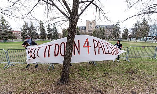 MIKE DEAL / FREE PRESS
Students for Justice in Palestine, a group at the University of Manitoba, set up an encampment in solidarity with the Palestinian people in Gaza in the quad at the Fort Garry campus Tuesday morning. The encampment will run from 9 a.m. to 11 p.m. for the next three days.
See Tyler Searle story
240507 - Tuesday, May 07, 2024.