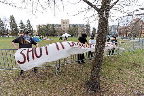 MIKE DEAL / FREE PRESS
Students for Justice in Palestine, a group at the University of Manitoba, set up an encampment in solidarity with the Palestinian people in Gaza in the quad at the Fort Garry campus Tuesday morning. The encampment will run from 9 a.m. to 11 p.m. for the next three days.
See Tyler Searle story
240507 - Tuesday, May 07, 2024.