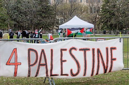 MIKE DEAL / FREE PRESS
Students for Justice in Palestine, a group at the University of Manitoba, set up an encampment in solidarity with the Palestinian people in Gaza in the quad at the Fort Garry campus Tuesday morning. The encampment will run from 9 a.m. to 11 p.m. for the next three days.
See Tyler Searle story
240507 - Tuesday, May 07, 2024.