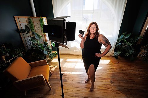 MIKE DEAL / FREE PRESS
Lynn Kozyra is a boudoir photographer who takes intimate, sensual and sometimes erotic pictures of women as well as couples. She celebrates all body types and says that her clients often leave the session feeling empowered and confident.
See AV Kitching story
240508 - Wednesday, May 08, 2024.