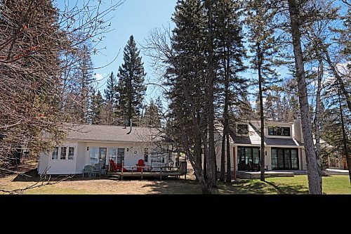 09052024
Cabins along the water in Wasagaming on a calm and sunny Thursday. (Tim Smith/The Brandon Sun)