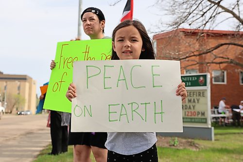 Left: Sage Haslen and her daughter Avett, walk in solidarity with the people of Gaza, covering a distance of approximately 4.8 kilometres from Knox United Church to Richmond and back on Saturday. Photos: Abiola Odutola/The Brandon Sun