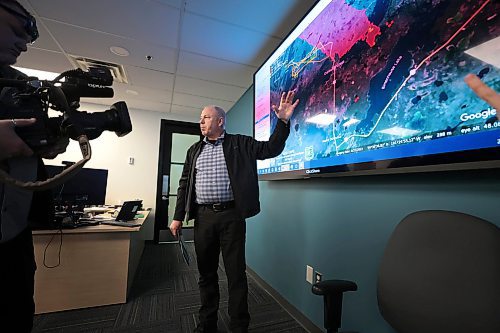 Ruth Bonneville / Free Press

Local - Update on wildfire

Earl Simmons, Director at the Manitoba Wildfire Service, shows the spread of the wildfire on a large screen broadcasting the area in real-time  Monday. 

See story. 

May 13th, 2024
