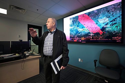 Ruth Bonneville / Free Press

Local - Update on wildfire

Earl Simmons, Director at the Manitoba Wildfire Service, shows the spread of the wildfire on a large screen broadcasting the area in real-time  Monday. 

See story. 

May 13th, 2024
