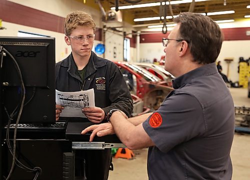 Ollie Sawatsky, Grade 12 student, discusses how he's diagnosing a compact car with his teacher Jeff Kasprick in automotive technology program at Crocus Plains Regional Secondary School on Wednesday. (Michele McDougall/The Brandon Sun) 