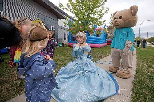 JOHN WOODS / FREE PRESS
Cinderella and Doctor Goodbear talk to children at the Gymkyds Gymnastics Centre fundraiser for the Children&#x2019;s Hospital Foundation of Manitoba Monday, May 20, 2024. Gymkids is hoping to raise more than $10000.

Reporter: standup