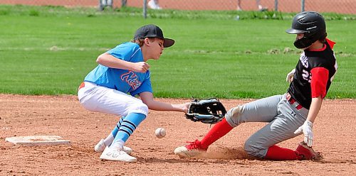 Midwest second baseman Jayden Ford (23) was safe at the base on his steal during Game 1 when Brandon U13 AAA Marlins second baseman Cash Leslie was unable to catch the throw from catcher Carter McConnell. (Jules Xavier/The Brandon Sun)