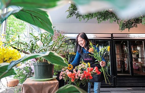 Ruth Bonneville / Free Press

BIZ - Roy's Florist

Business portrait of Debby Chan, owner, at Roy's Florist which has moved to 150 Goulet St. In St Boniface after 60+ years on Notre Dame.

Gabby Piche story.

 
May 21st, 2024
