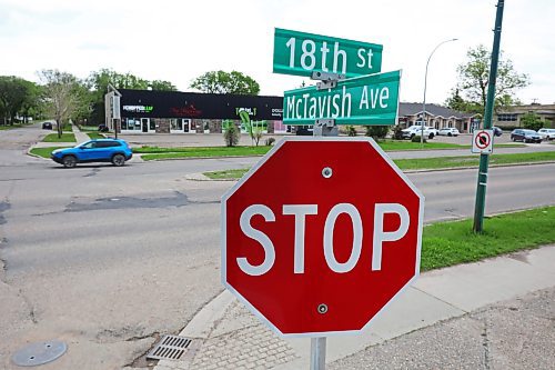 21052024
Commuters make their way north and south on 18th Street in Brandon on Tuesday afternoon. 18th Street has been chosen as the CAA&#x2019;s Worst Road in Manitoba.
(Tim Smith/The Brandon Sun)