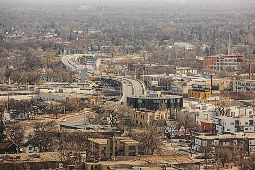 MIKE DEAL / WINNIPEG FREE PRESS

The Disraeli Freeway seen from the 27th floor of the Richardson Building at Winnipeg's Portage and Main.

180404 - Wednesday, April 04, 2018.