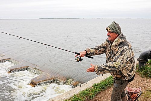 Mike Ketcheson of Brandon fishes at Oak Lake on a windy Thursday afternoon. Ketcheson tries to get out fishing throughout western Manitoba every few days, year round and spent Thursday catching northern pike and pickerel. (Tim Smith/The Brandon Sun)