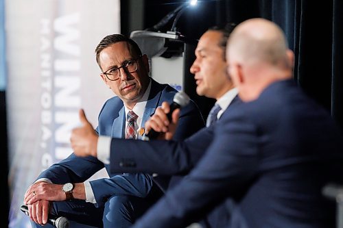 MIKE DEAL / FREE PRESS
Manitoba Premier Wab Kinew (centre) and Winnipeg Mayor Scott Gillingham (right) joined Ryan Kuffner (left), President &amp; CEO at Economic Development Winnipeg during the start of the EDW&#x2019;s AGM, Thursday morning.
240523 - Thursday, May 23, 2024.