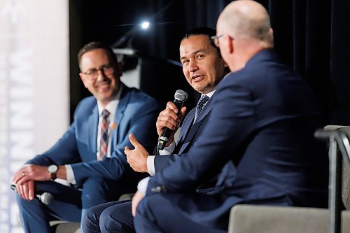 MIKE DEAL / FREE PRESS
Manitoba Premier Wab Kinew (centre) and Winnipeg Mayor Scott Gillingham (right) joined Ryan Kuffner (left), President &amp; CEO at Economic Development Winnipeg during the start of the EDW&#x2019;s AGM, Thursday morning.
240523 - Thursday, May 23, 2024.