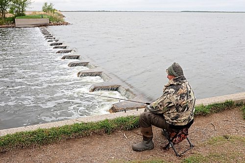 23052024
Mike Ketcheson of Brandon fishes at Oak Lake on a windy Thursday afternoon. Ketcheson tries to get out fishing throughout western Manitoba every few days, year round and spent Thursday catching northern pike and pickerel. 
(Tim Smith/The Brandon Sun)