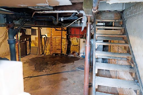 MIKE DEAL / FREE PRESS
A window into the basement of one of the empty suites sits open showing some minor flooding from recent rain.
The City of Winnipeg is ordering tenants living inside a townhouse building in the 300 block of Arnold Avenue in the Fort Rouge area to vacate the premise, warning it may be in danger of imminent collapse.
See Tyler Searle story
240416 - Tuesday, April 16, 2024.