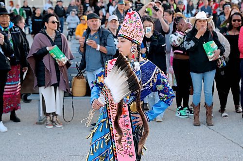 JASON HALSTEAD / FREE PRESS
Ms. Manito Ahbee, Sophia Smoke, dances between races during Manitoba Ahbee Indian Horse Relay Race action on May 20, 2024 at Assiniboia Downs.