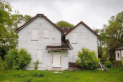 BROOK JONES / FREE PRESS
The Alexander Polson House at 94 Cathedral Ave. in Winnipeg, Man., is pictured Friday, May 24, 2024. The 130-year-old house, which is boarded up for years has historic significance. The owner has been trying to redevleop the land since 2021, however, area residnets want the house to be saved.