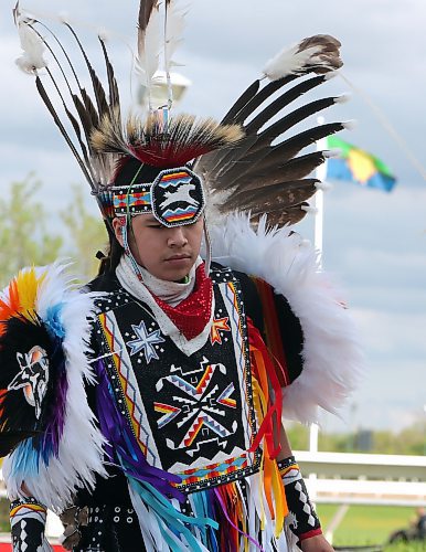 JASON HALSTEAD / FREE PRESS
Dancers and drummers perform at the raising of the Treaty 1 Nations flag on the Assiniboia Downs racetrack grounds as part of opening day ceremonies for the 2024 thoroughbred horse-racing season on May 20, 2024.