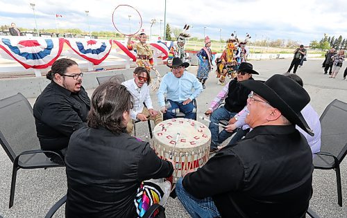 JASON HALSTEAD / FREE PRESS
Dancers and drummers perform at the raising of the Treaty 1 Nations flag on the Assiniboia Downs racetrack grounds as part of opening day ceremonies for the 2024 thoroughbred horse-racing season on May 20, 2024.