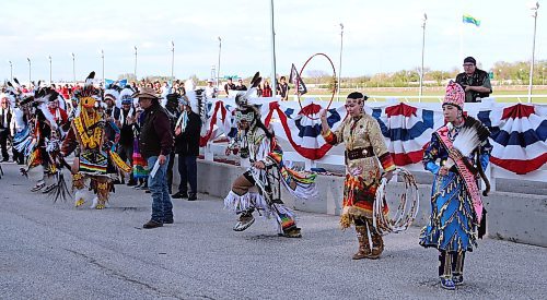 JASON HALSTEAD / FREE PRESS
Indigenous dancers perform on the opening day of live thoroughbred racing on May 20, 2024 at Assiniboia Downs.