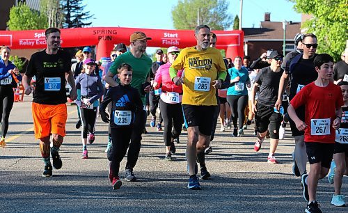 And they're off! 300 participants ran, walked and wheeled the 5, 10, 15 and 20 kilometre loops on Sunday for the 45th annual YMCA Strong Kids Run on Sunday that started and ended in Brandon's downtown. (Michele McDougall/The Brandon Sun)