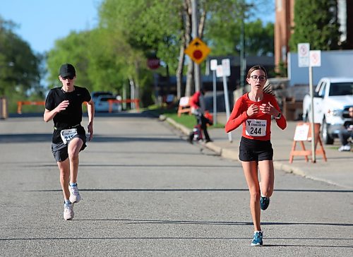 Two runners battle it out in the last few metres of the 5K time event during the 45th annual YMCA Strong Kids Run on Sunday that started and ended in downtown Brandon. (Michele McDougall/The Brandon Sun)  