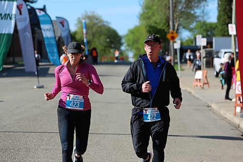 A couple pick up the pace in the last few metres before the finish line, during the 45th annual YMCA Strong Kids Run on Sunday that started and ended in downtown Brandon. (Michele McDougall/The Brandon Sun)  
